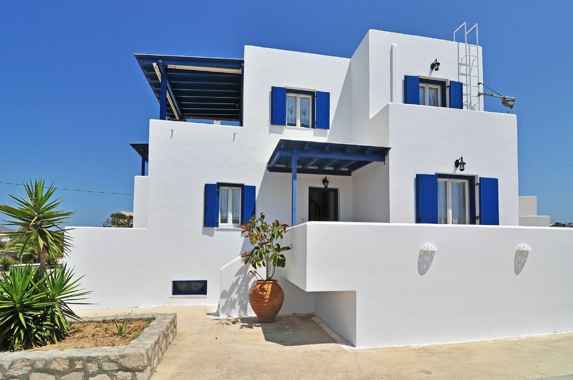 Akitos Maisonette * Adamantas (Milos)
